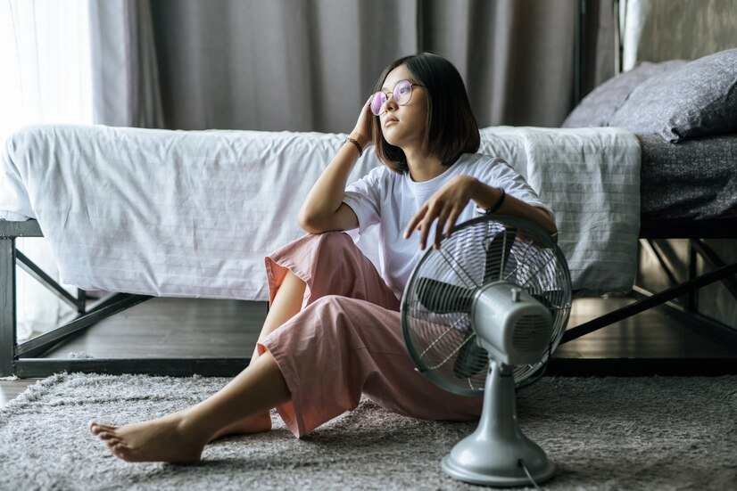 How to Cool Down a Room Without Air Conditioning Using a Fan